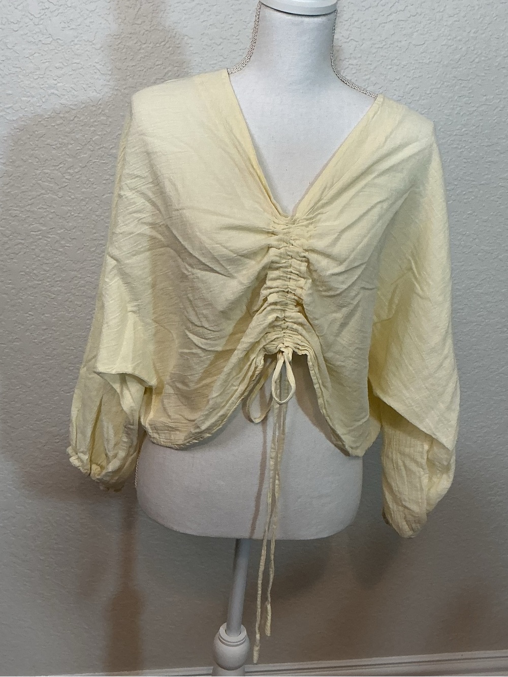 Jaded Gypsy Light Yellow Ruched V-Neck Women's Top (B5)